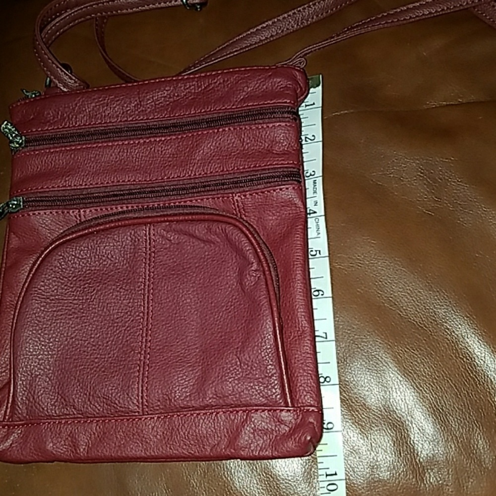 BRAND NEW cross body bag. - Picture 7 of 8